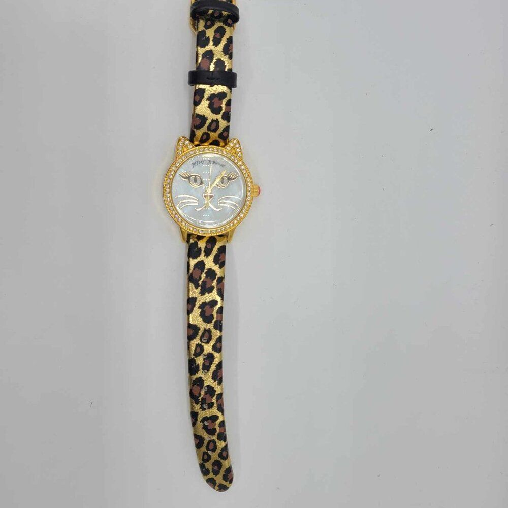 Betsey Johnson Mother of Pearl Cat Face Watch New!  Working  NWOT! - Picture 3 of 14